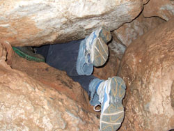 Jenolan_caves.plughole